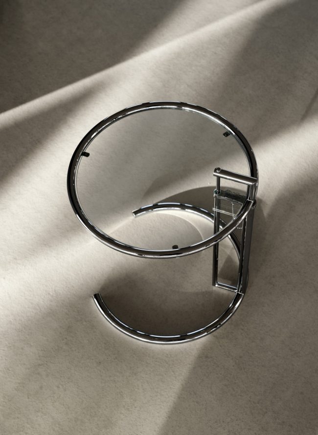 ClassiCon-adjustable-table-e1027-chrome-topview-photo-hassos