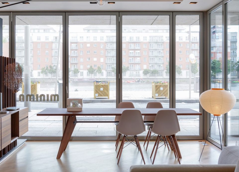 Vitra Table and chairs